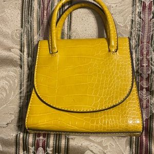 Yellow purse<3